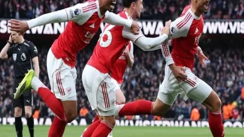 文班亚马半程领先，数据战激烈，得分与抢断双冠在望！