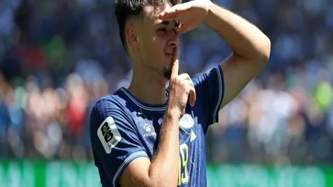2026世界杯裁判傅明亲述：珍藏奖牌与迷你大力神杯的珍贵瞬间